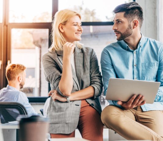 Come comportarsi quando ti piace una collega come comportarsi se ti piace una collega di lavoro